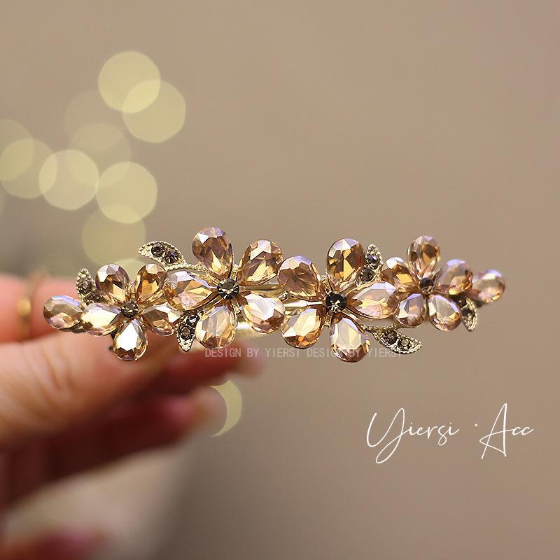 Large Spring Hairpin: Half-Tied, Horizontal Clip for Back of Head or Ponytail, Ideal for Mothers' Hairstyles.