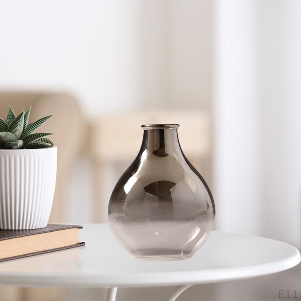 Dekorativní skleněná nádoba pro prezentaci rostlin doma i na zahradě