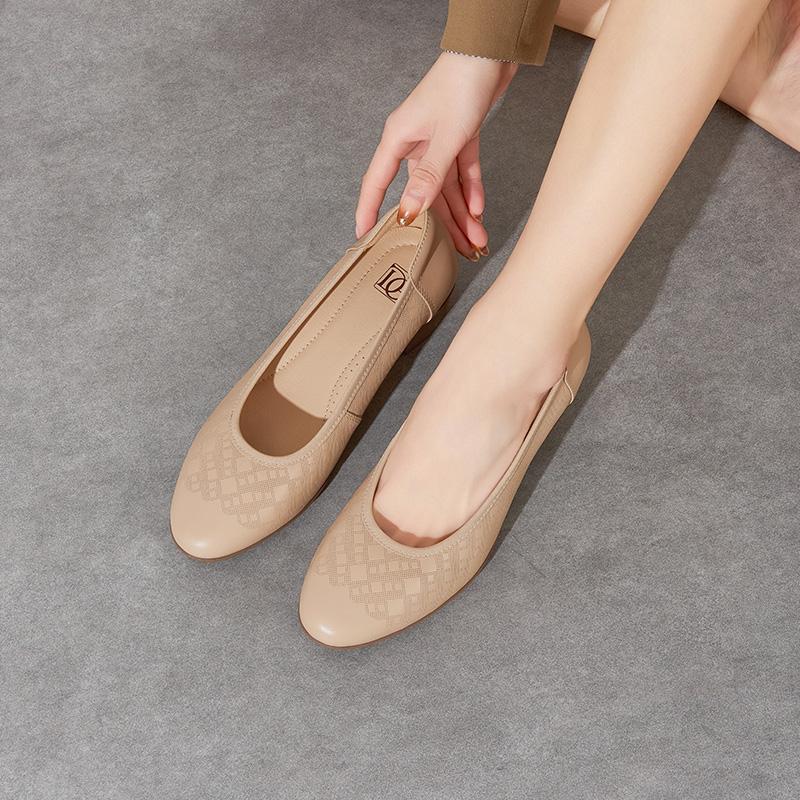 [Same as in the mall] 26 year spring/summer new embossed top layer cowhide versatile shallow mouth fashionable women's single shoes