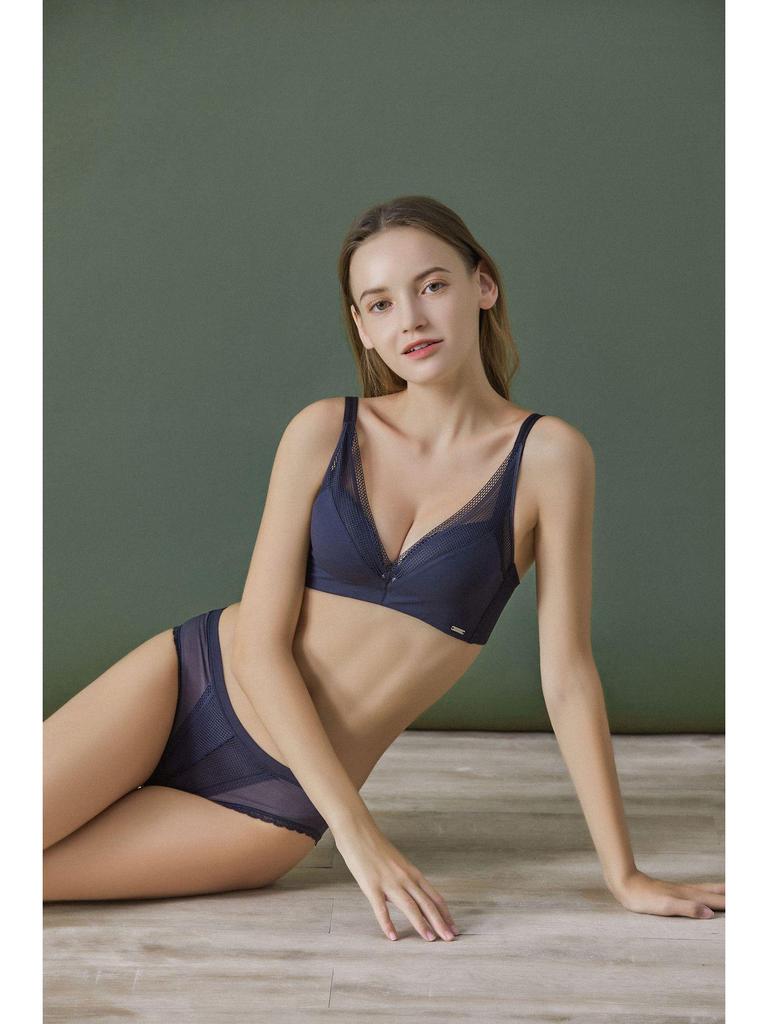 High-End Minimalist Glossy Wire-Free Bra: Comfortable, Breathable, Small Bust, Thin Cup Women's Underwear.