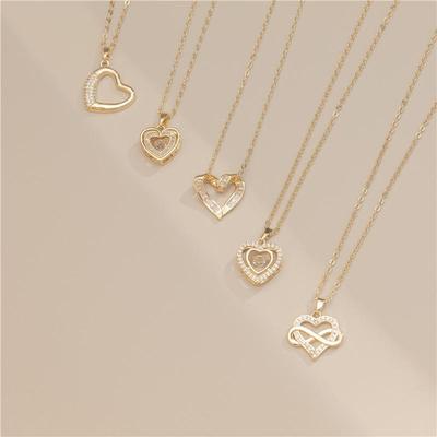 Collana Clavicolare in Rame Dorato 18k a Forma di Cuore con Zirconi e Accenti di Diamante