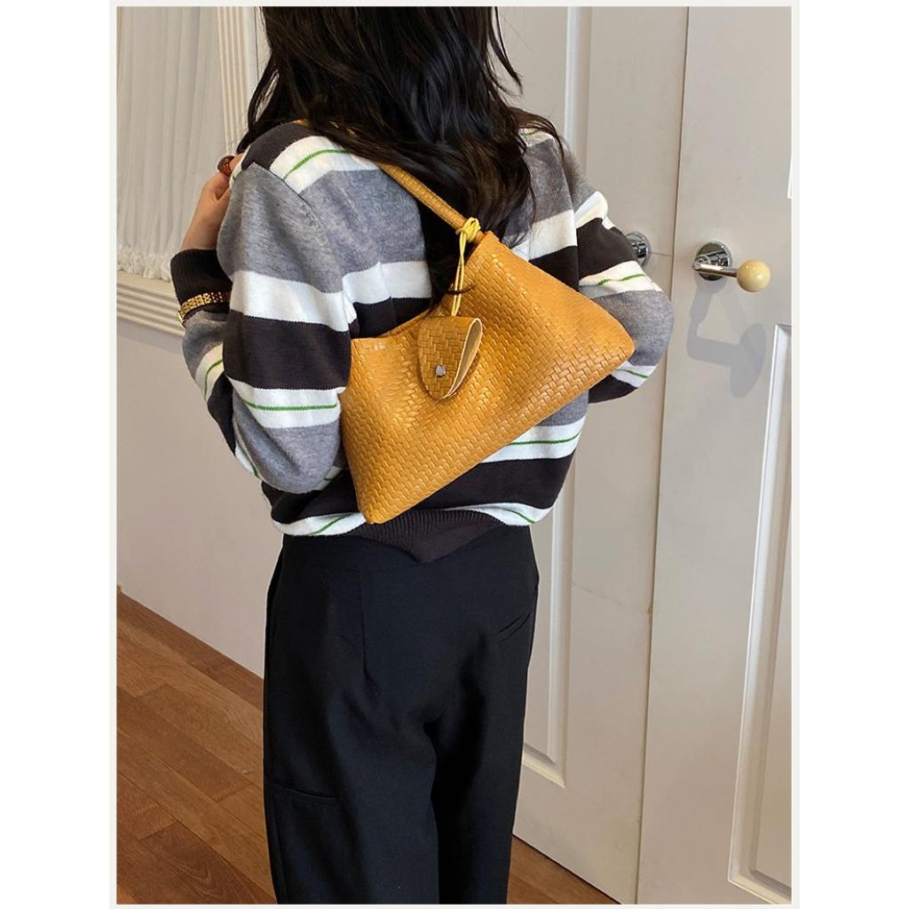 Xeie Thuk Shoulder Bag Women PU Woven Texture Daily Commute
