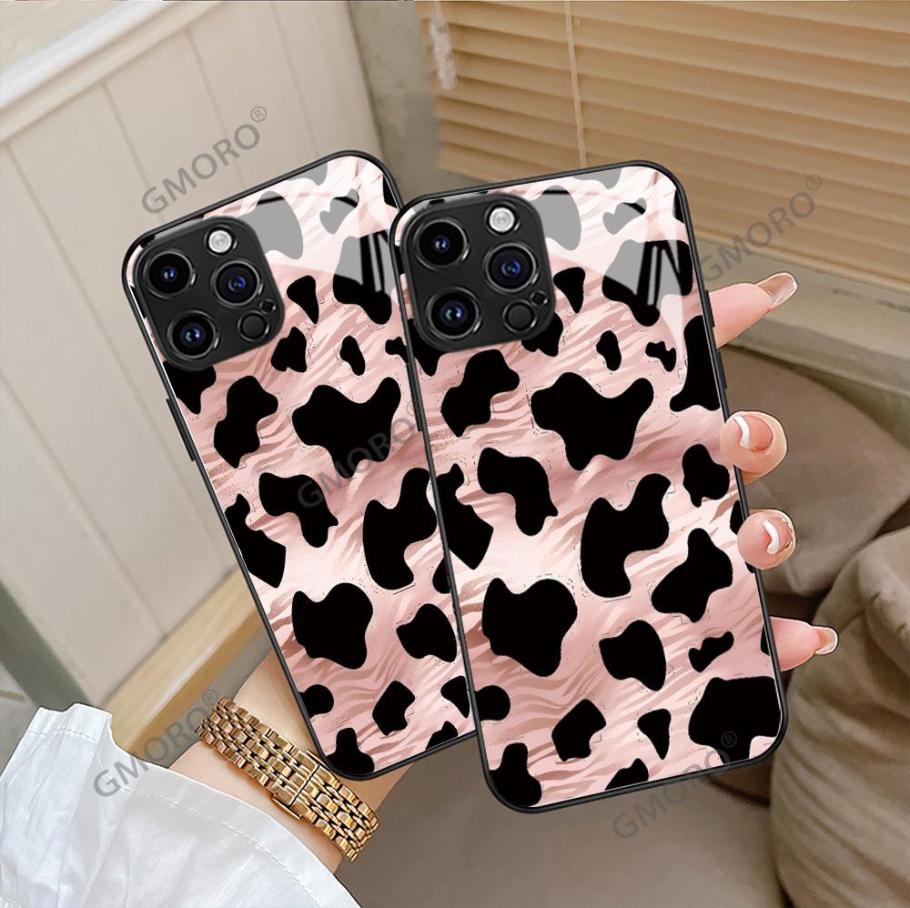Hot-selling black cow pattern is suitable for iPhone17 light luxury glass protective case, Apple 16 Korean mobile phone case.