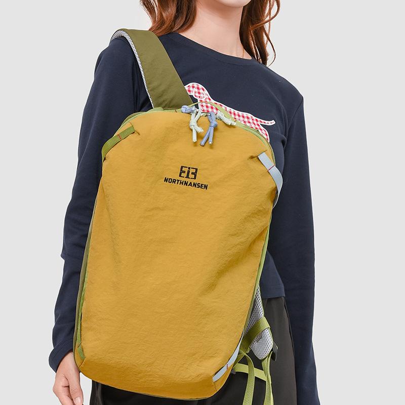 Schoolbag Large Capacity Commuter Outdoor Travel College Student Backpack 1011 Spring New School Bag Light Casual Mountaineering Bag