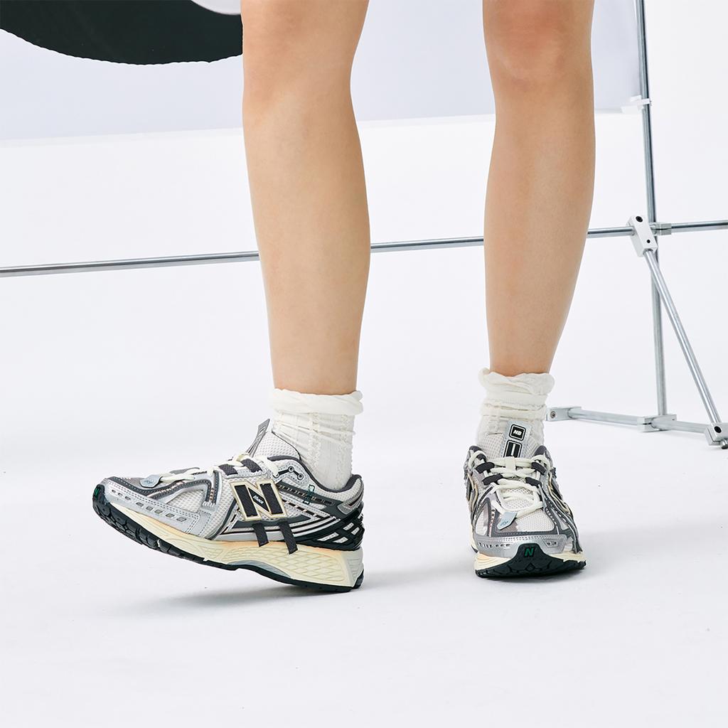 New Balance 1906A Silver Gold Metallic Men Sneakers Silver-Metallic Castlerock M1906AD