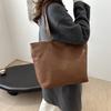 Stylish Retro Single Shoulder Commuter Tote Bag Large Capacity Chic Women Handbag