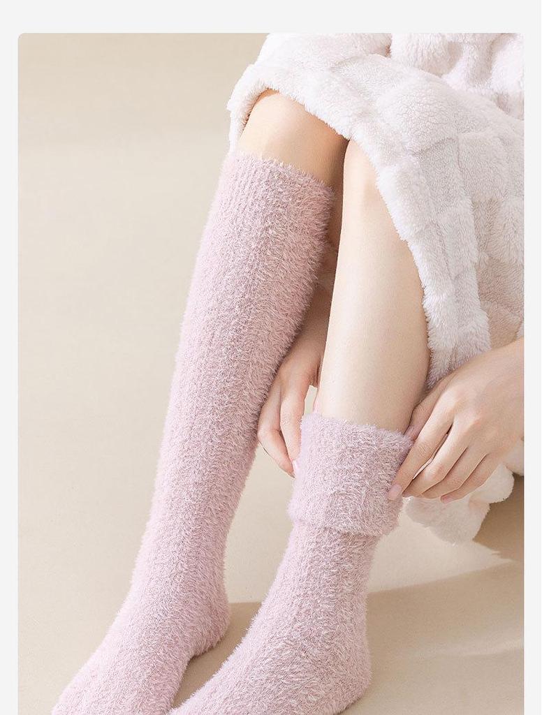Women's Coral Fleece Calf Socks: Thick, Velvet, Non-Shedding, Warm Sleep Socks for Autumn & Winter.