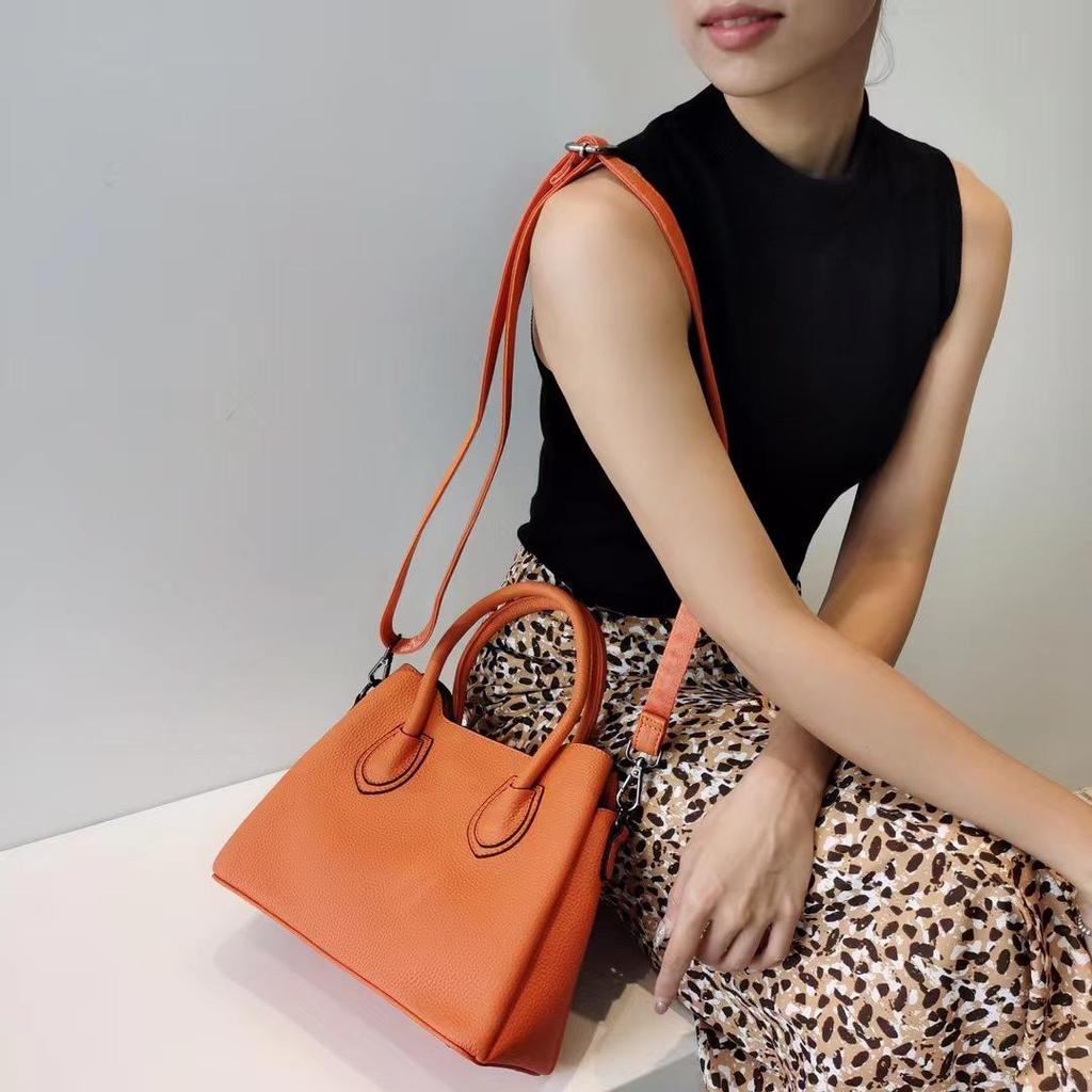 2025 Women's Genuine Leather Tote: High-End, Large Capacity, Commuter Handbag