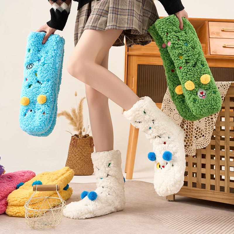 Chaussettes en laine de peau de mouton pour femmes Longueur mi-mollet Chaussettes de sol mignonnes pour l'automne et l'hiver Épaissies et chaudes Chaussettes de nuit ultra-épaisses pour usage domestique