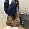 Leopard Pattern Tote Bag Vintage Wide Strap Bucket Large Capacity Crossbody Bags for Commute Outings Female Underarm Purse Bag