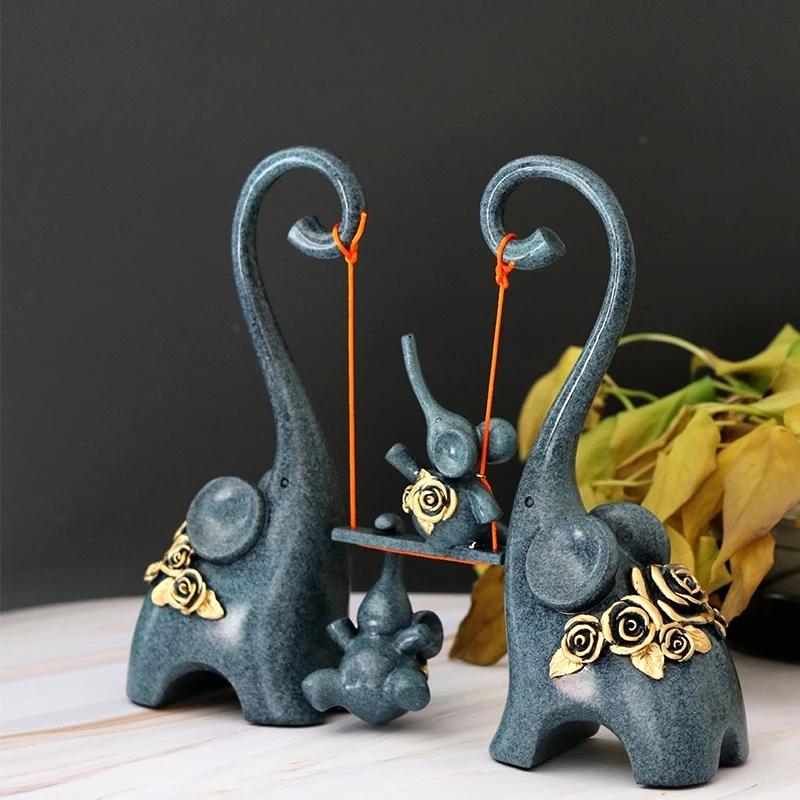 Abstrakte Elefantenfamilienstatue Harz Schaukel Elefantenskulptur Schmuck Heimdekoration Geburtstags-Souvenir Handwerksgeschenk für Eltern