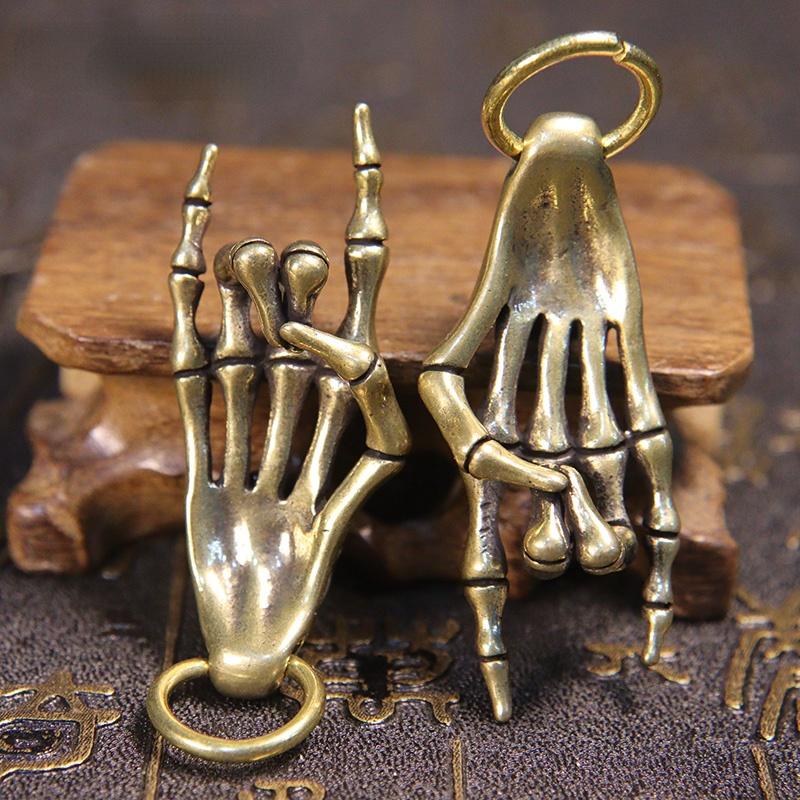 Mini Kreative Messing Schädel Hand Statue DIY Schlüsselbund Halskette Tasche Anhänger Vintage Reinem Kupfer Dekoration Ornament Lustiges Spielzeug Geschenk
