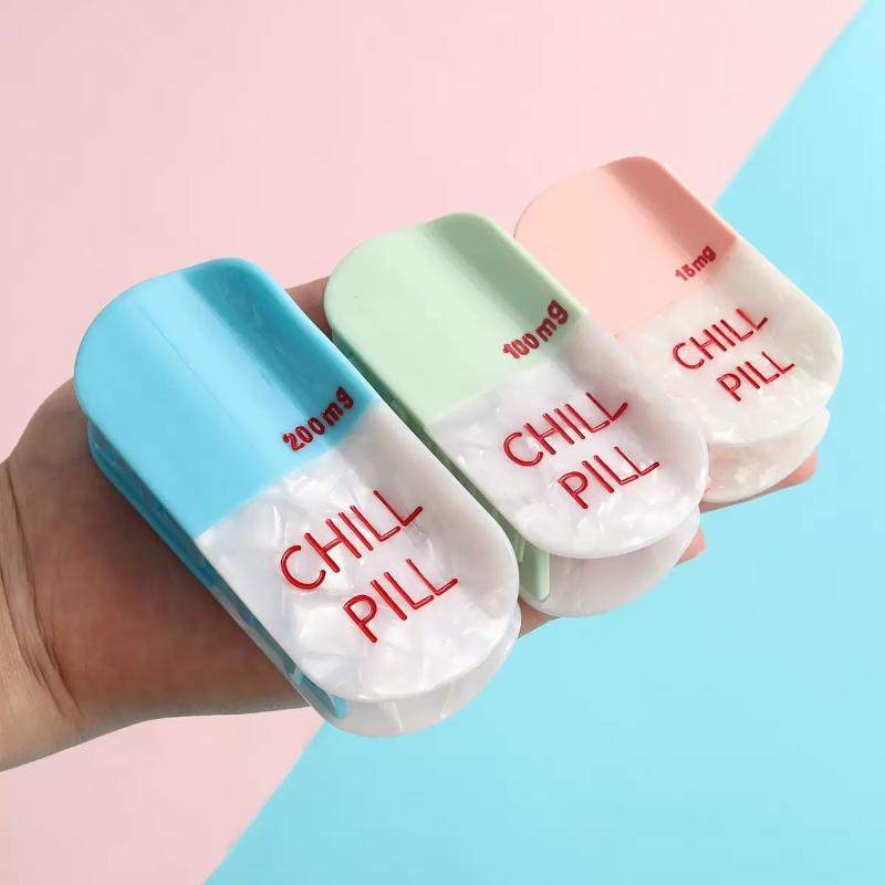 1Pcs Cartoon Back Of The Head Ponytail Half Tie Hair High-End Shark Clip Color Blocking Pill Heart Medical Series Grab Clip