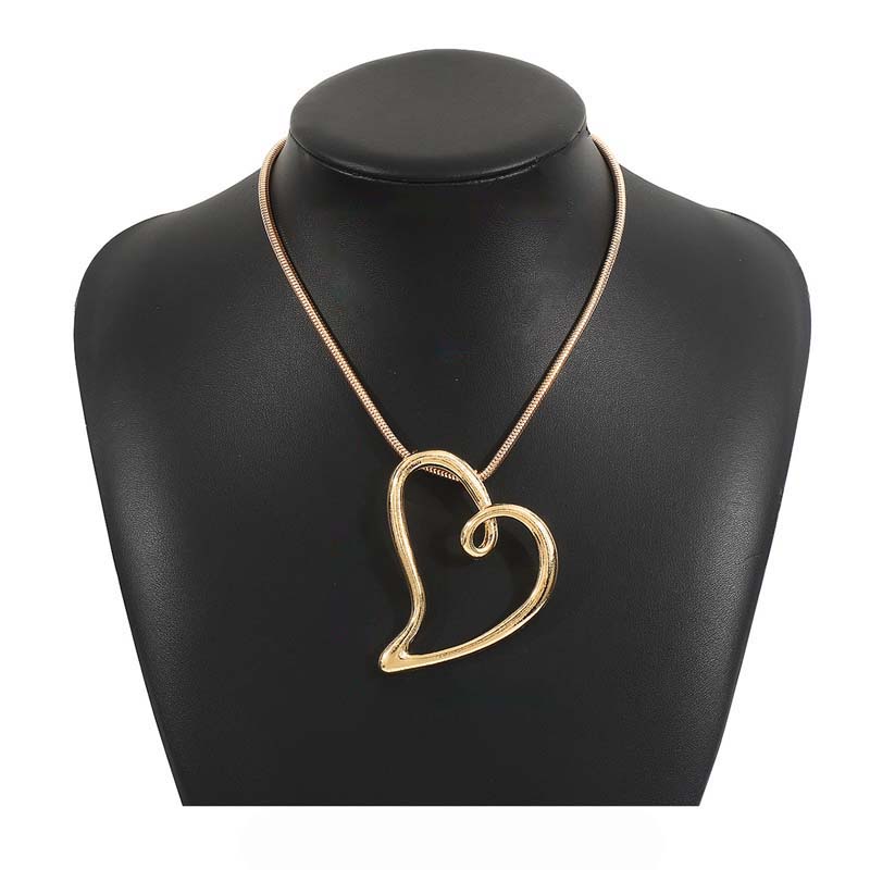 Exaggerated Metal Hollow Heart Shaped Earrings Necklace Set for Women Girls Fashion Gold Color Clavicle Chain Necklace Jewelry