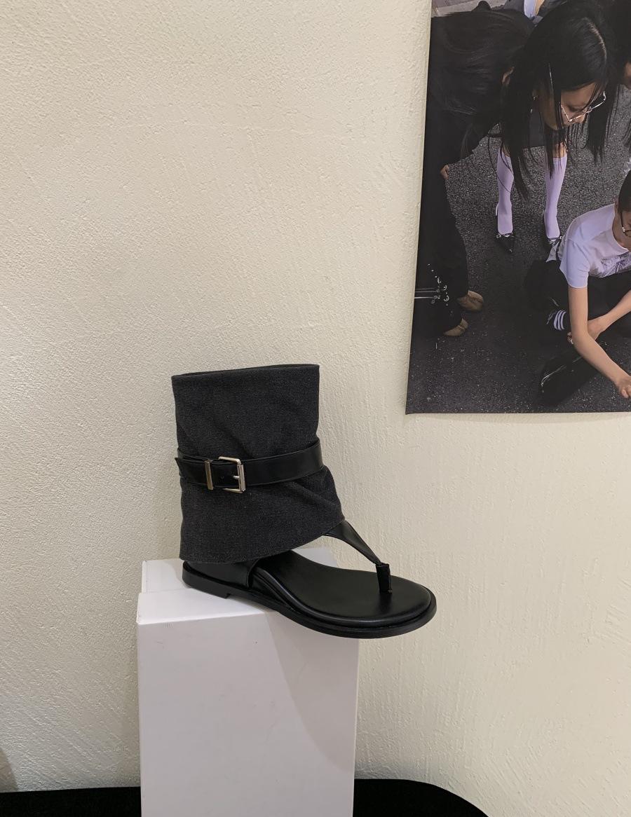 

Популярно! Летние новые сандалии с ремешком на пальце, пряжкой, плоской подошвой, внутренней платформой, высоким верхом, крутые ботинки, задней молнией, модные сандалии, женские модели 35