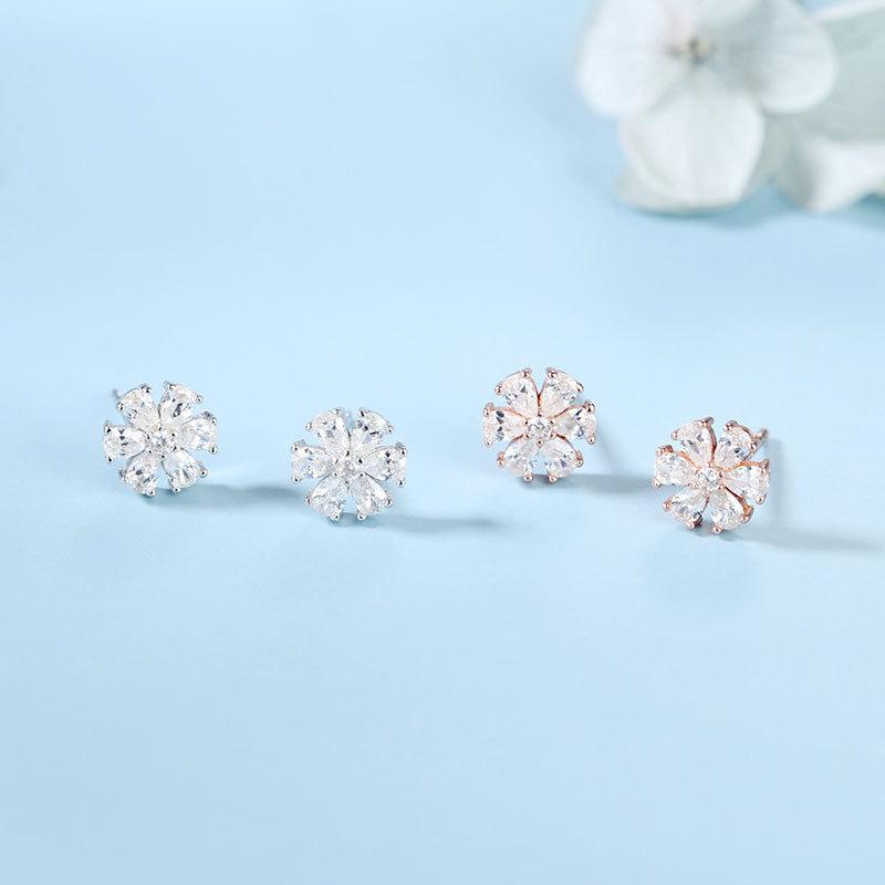 Zircon Flower Earrings Small Fresh and Elegant Earrings Simple Design and Elegant Feeling.