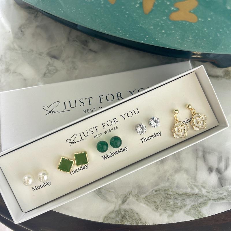 Tygodniowy Zestaw Kolczyków Sztyftów z Perłami Bez Powtórek - Francuski Retro, Prosta, Wszechstronna Biżuteria Modowa dla Kobiet