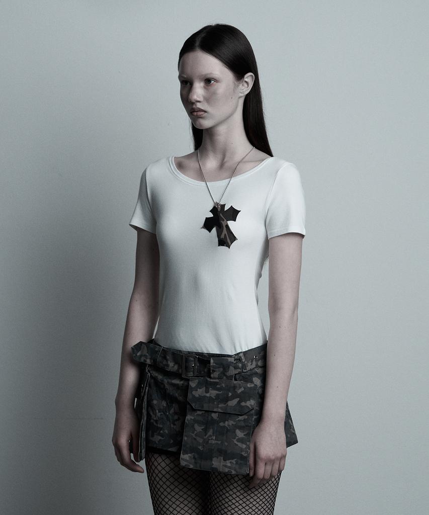 ILLIO White-Camou Cross Necklace T-Shirt