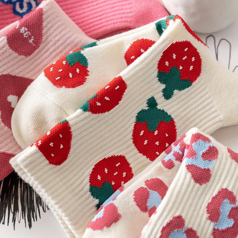 Trendy Unisex Pink Heart Mid-Calf Socks - Sweet, Fashionable, and Versatile Cotton for Spring and Autumn