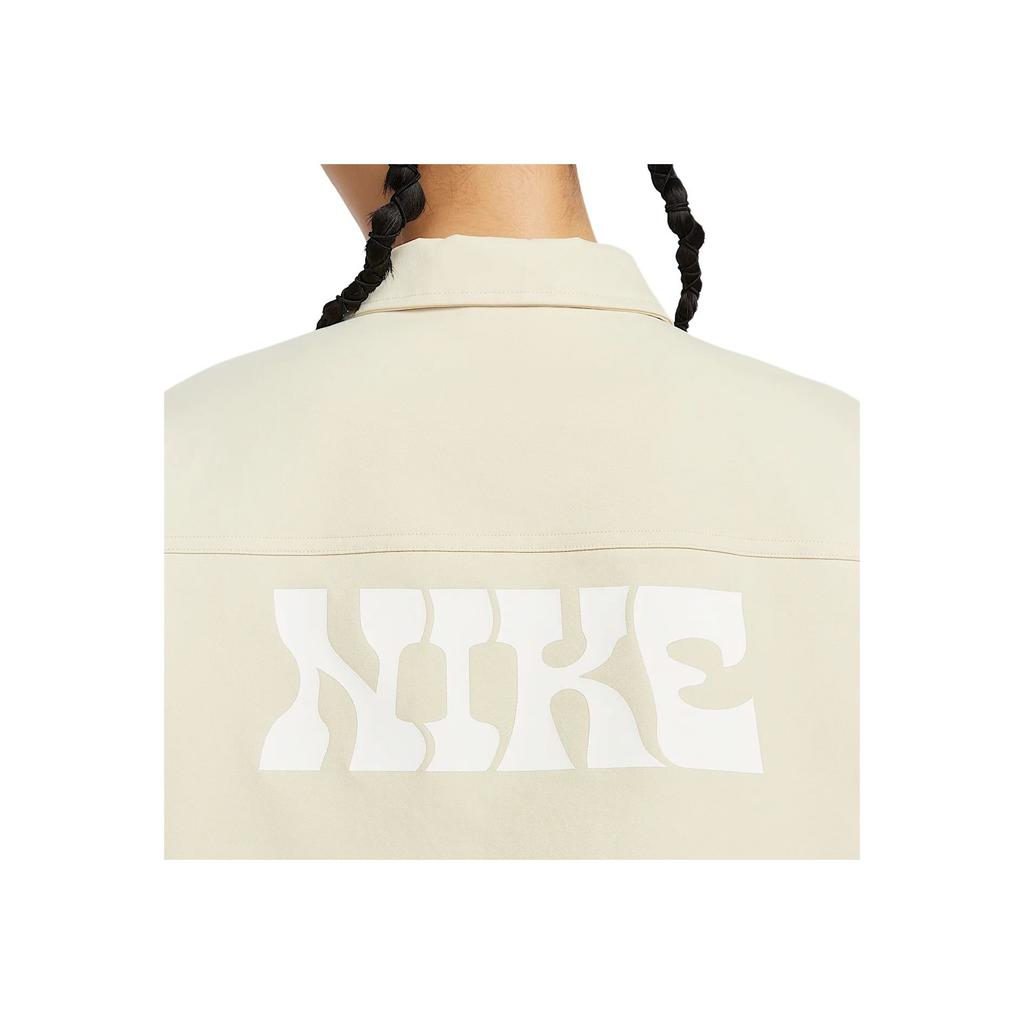 Nike Sportkleding Logo Oversized Korte Geweven Jas met Lange Mouwen Damesjassen Licht-Khaki IF0614-229