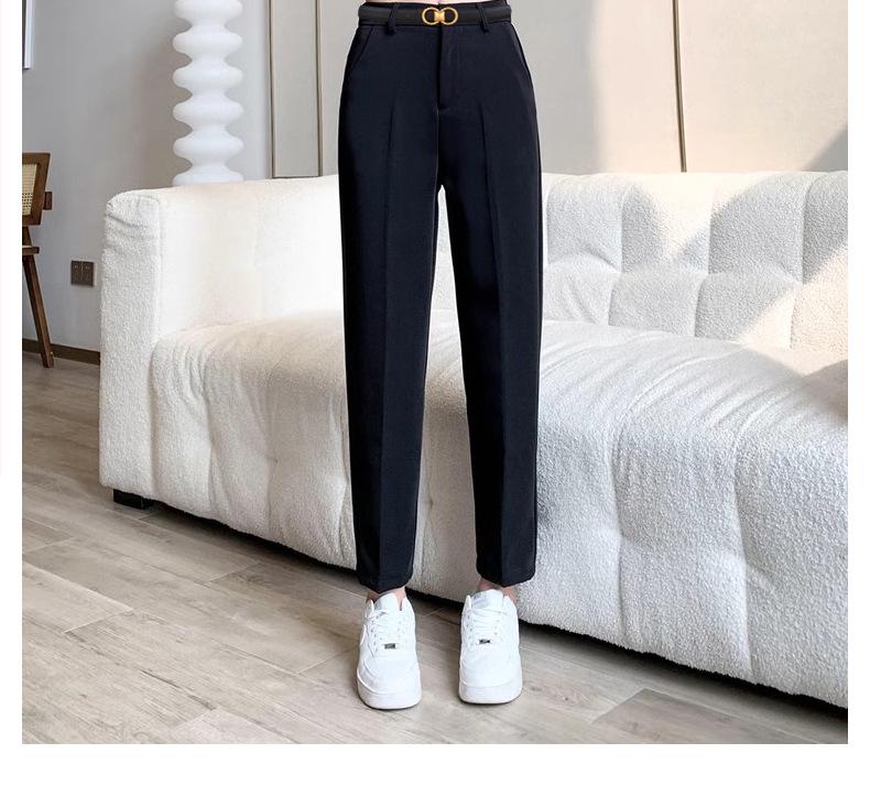 Women's Retro Slim Genuine Leather Belt, Versatile and Fashionable, for Dresses and Jeans, with Pin Buckle Decor.