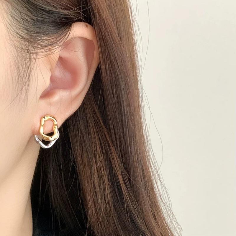 Niche Exquisite High-end Sense Two Wearing Stud Earrings Women's New Popular Unique Earrings Temperament Light Luxury Simple Earrings