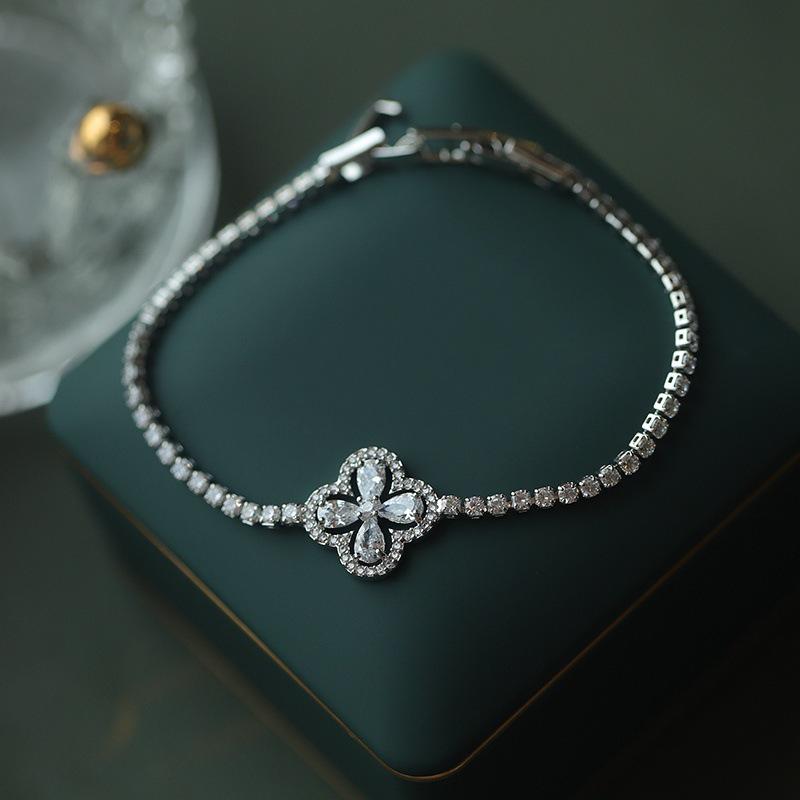 Elegant French Style Micro-Paved Zirconia Flower Bracelet: A Luxurious, Fashionable, and Versatile Accessory