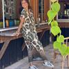 Dámské maxi šaty s véčkovým výstřihem a krátkým rukávem Volný střih Elastický pas Elegantní šaty s leopardím potiskem A-line pro jarní cestování na pláž