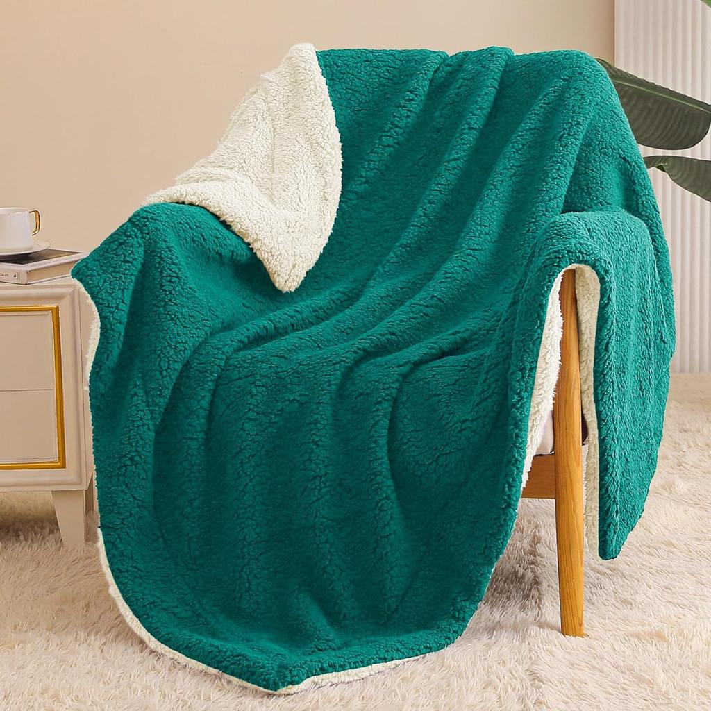 Double-Layer 100% Polyester Eco-Friendly Luxury Lamb Flannel Sherpa Blanket Winter Solid Color Thick Knitted Quilt