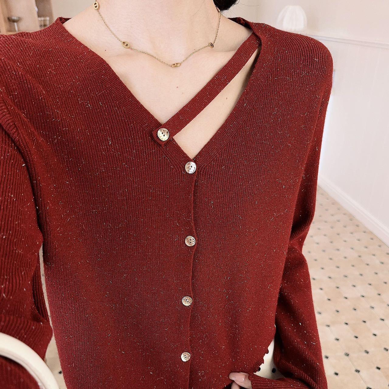 

Серебряная нить, пряжа core spun, вязаный свитер с V-образным вырезом для женщин на осень и зиму, свитер с нерегулярным внутренним слоем, дизайн кардигана, трендовая верхняя одежда One size fits all красный