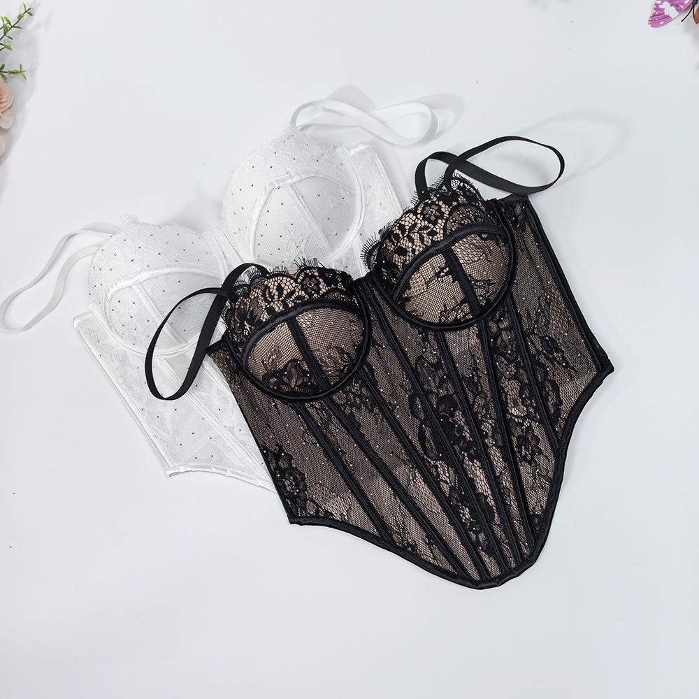 Corsés, ropa de mujer moderna y elegante