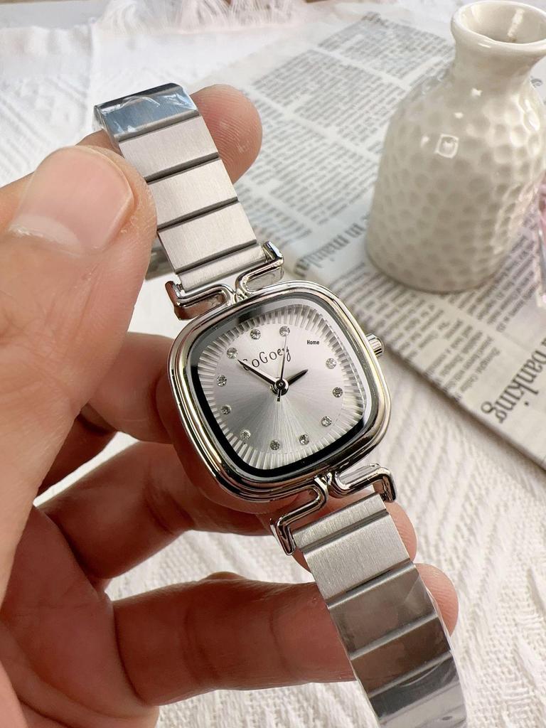 Pre-owned Petite Ladies’ Square Steel Band Watch – Classic Design