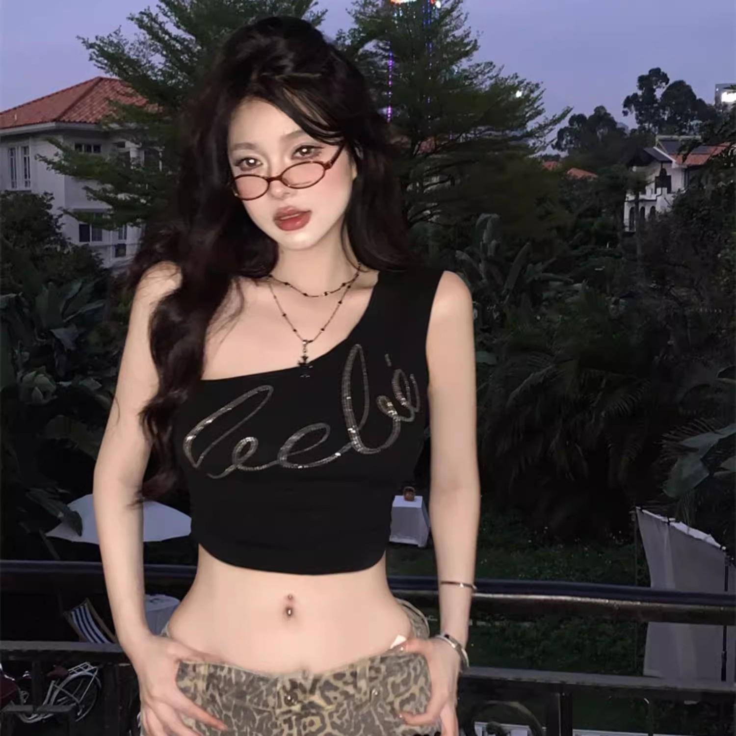 

Dark, Sexy Off-Shoulder Clavicle Crop Top for Summer XL