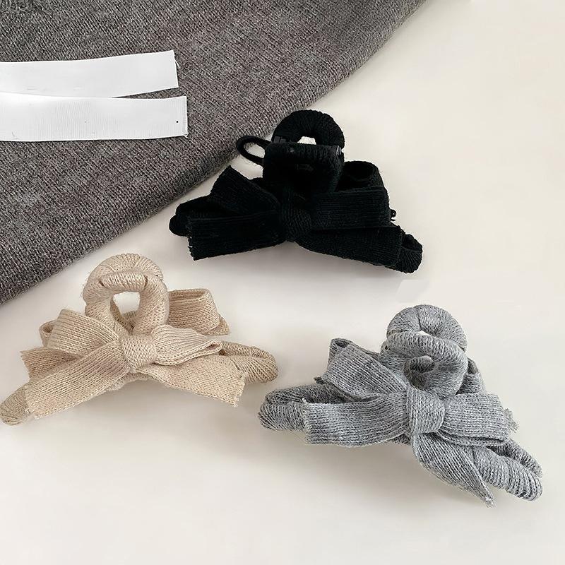 Minimalist Autumn Winter Plush Knit Bow Shark Clip Back Head Hair Claw Elegant Premium Temperament Hair Clip Fashion Accessories