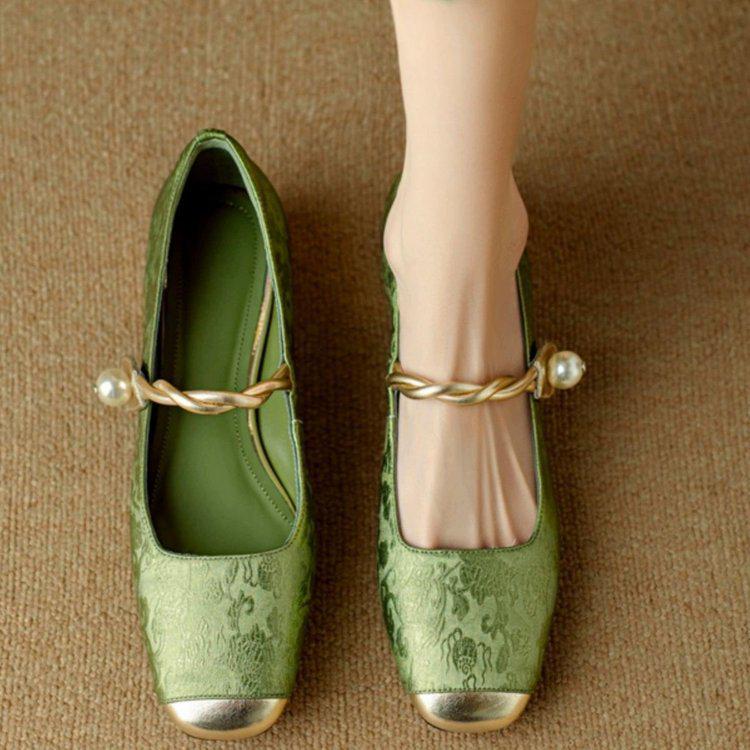 Guofeng Spring 2025 Retro French Low-Cut Mary Janes: Lightweight & Versatile.