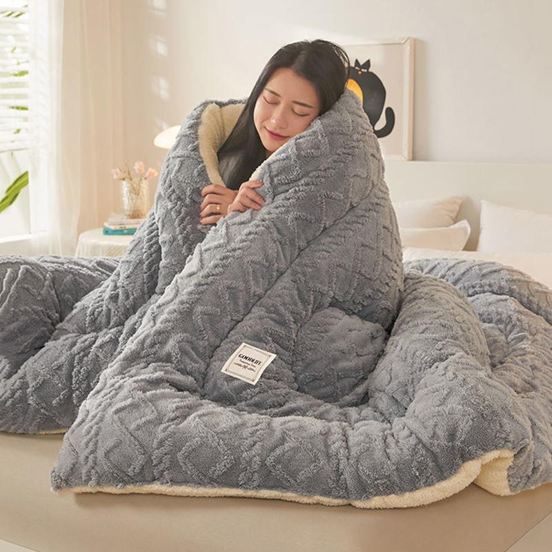 Double-sided lamb velvet quilt winter thickened warm coral velvet comforter dormitory student quilt spring autumn cotton blanket