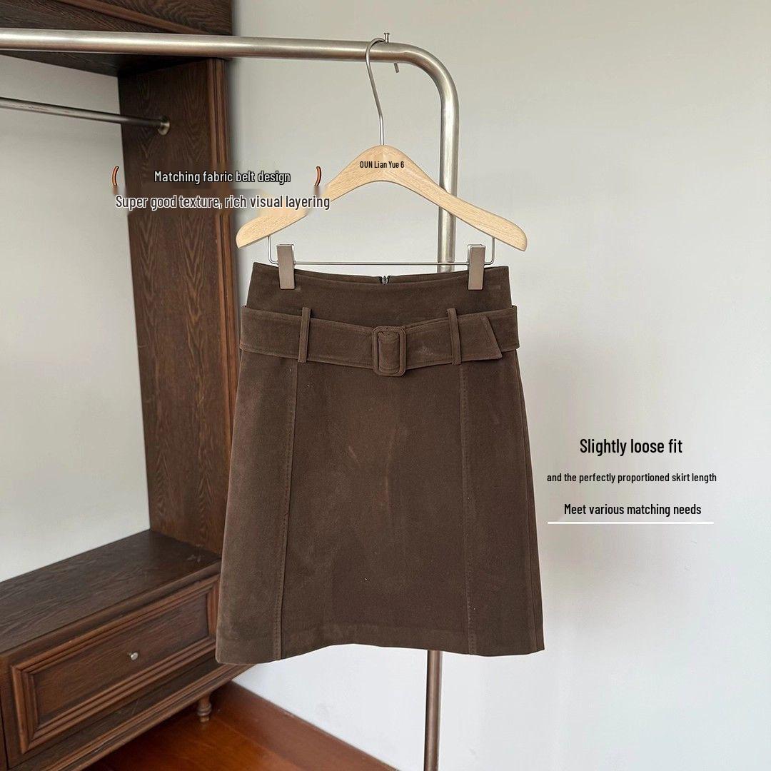

American Retro Suede Mid-length Skirt: Cozy High-Waist, Loose Straight, Versatile, Slimming Design for Autumn/Winter. Small кофейный