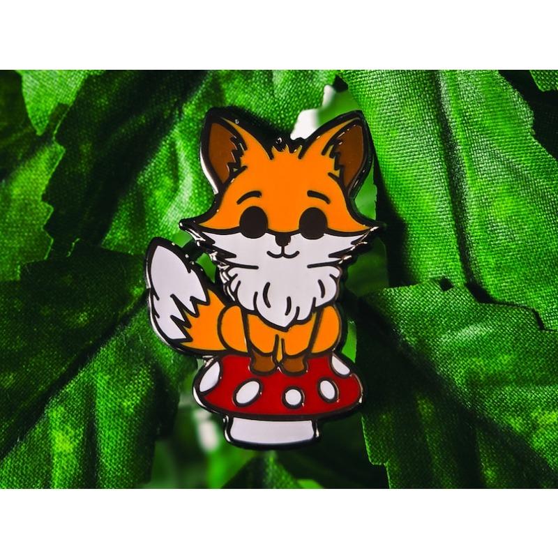 

Милая брошь с эмалевой булавкой Милая лиса на поганке