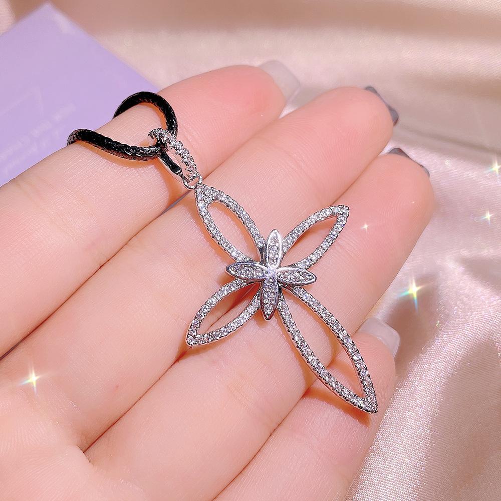 Simple Classic Cross Pendant Necklace for Men and Women Universal Color Retaining Electroplated Copper Micro Inlaid Zircon Necklace Decoration