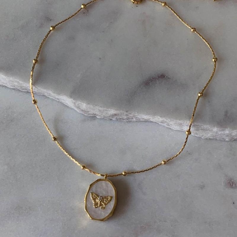 Elegant Butterfly Photo Locket Necklace Picture Frame Pendant Neckchain for Birthdays, Anniversaries & Special Occasions