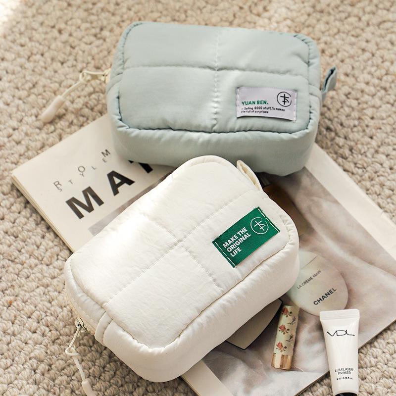 New Design Quilt Quilted Nylon Fluffy Shockproof Cosmetic Bag Cosmetic Storage Female Portable Makeup Bag Travel Vanity Wash Bag