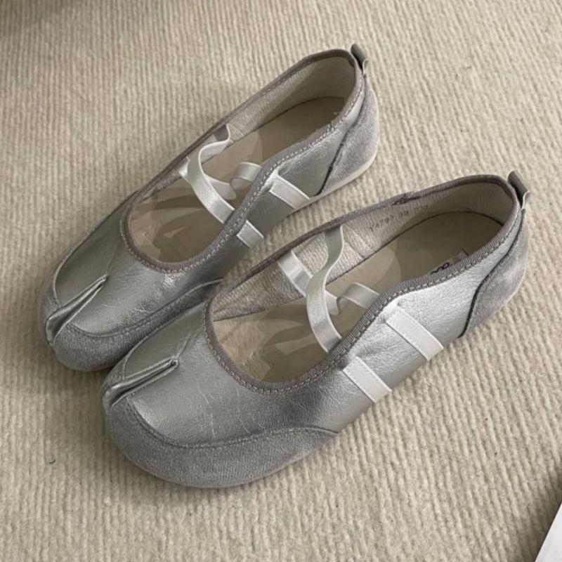 Fashion Elegant Cross Strap Split Toe Flat Shoes 2025 Mary Jane Casual Soft Outside Low Heels Shoes Walking Slip On Loafers Lady Flats