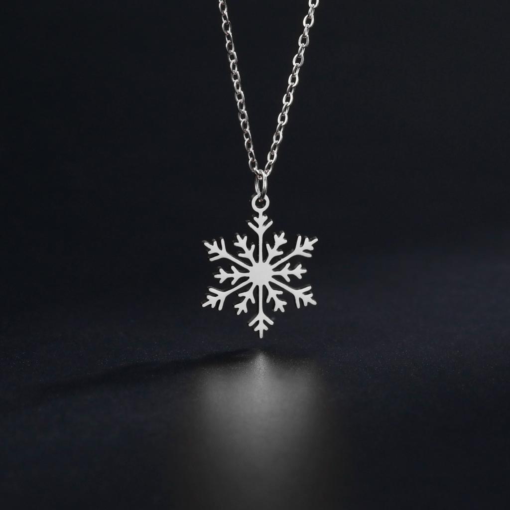 Elegant Snowflake Pendant Necklace Women's Christmas Party Jewelry Accessory Holiday Gift