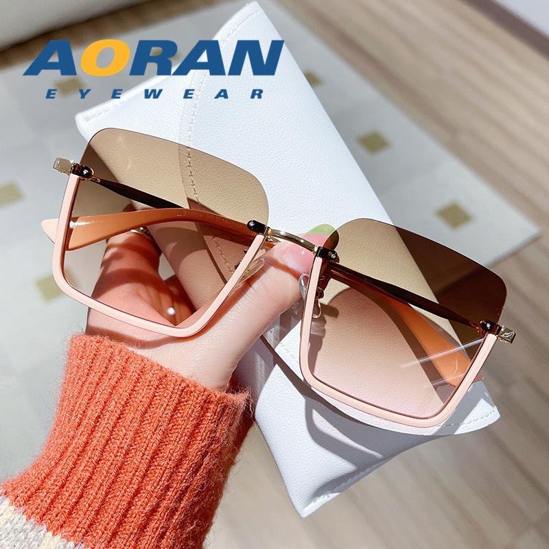 

Women s Sunglasses2026New trendy square large-frame sunglasses for women, Korean version, UV protection, makes the face look smaller, natural look Pink frame gradient tea