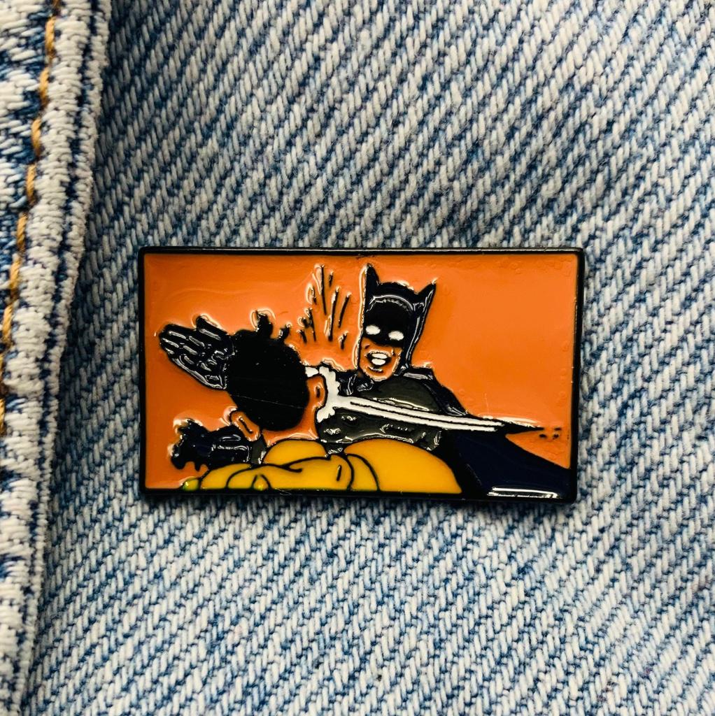 New Enamel Pin Batman Slapping Robin Metal Connector Gift Birthday 1 Piece