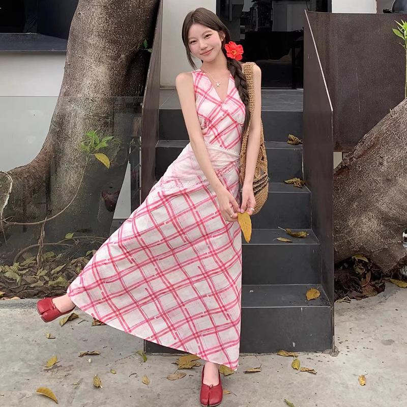 Red and white plaid neck suspender dress women s summer French high-end temperament v-neck waist long dress S