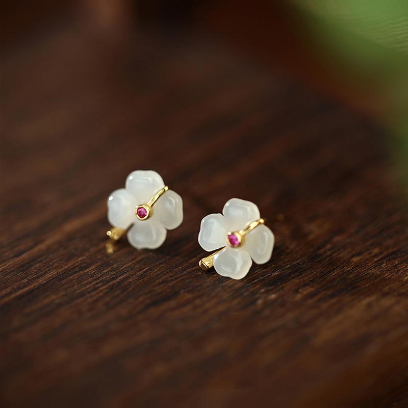 Exquisite Hetian Jade Four-Leaf Clover Stud Earrings: Fashionable, Versatile, and Unique Ear Jewelry