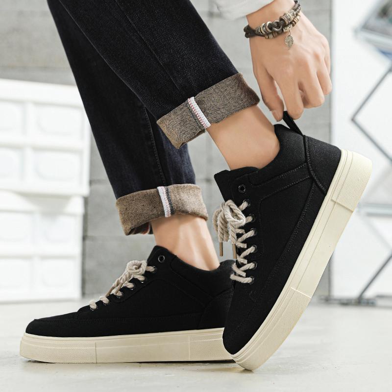 Neue koreanische Retro-Freizeit-Sneaker für Herren Modische einfarbige vielseitige und bequeme Laufschuhe für Herren Plateauschuhe