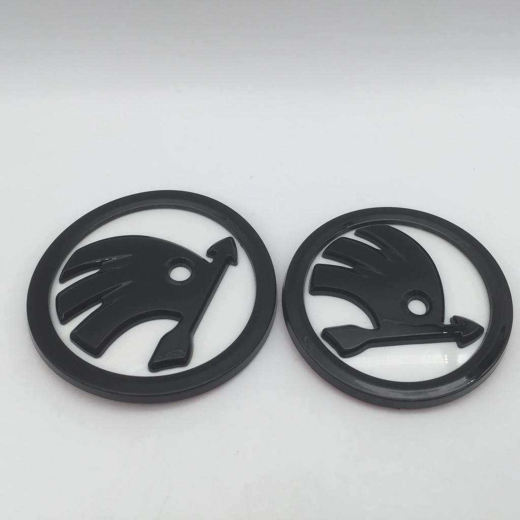 Samolepka na auto 2ks 90mm 80mm pro vůz SKODA Přední mřížka Kapota Znak na kapotě Zadní nárazník Kufr Samolepka Odznak Stylingový doplněk