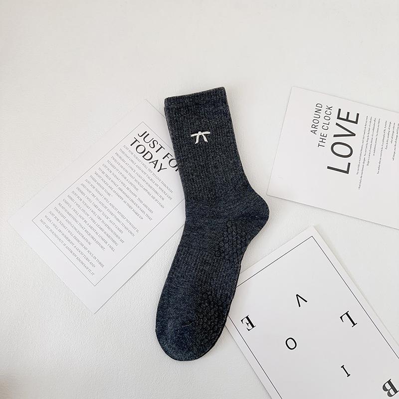 Women's Spring and Autumn New Embroidered Bowknot Mid-tube Socks Combed Cotton Women's Socks